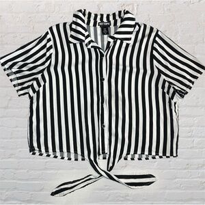 Hot Topic Black & White Striped Button Down Tie Front Top in Women’s Size Large
